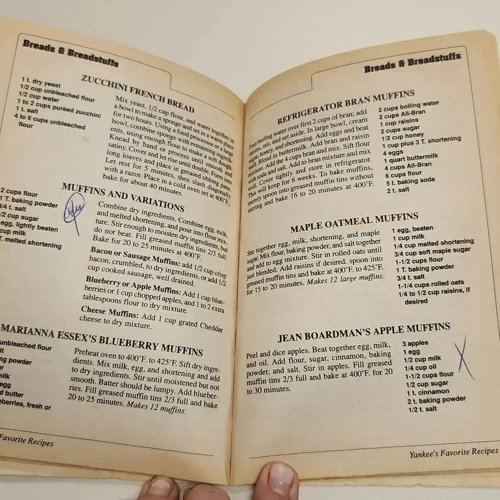Yankees Favorite Recipes Book 1990